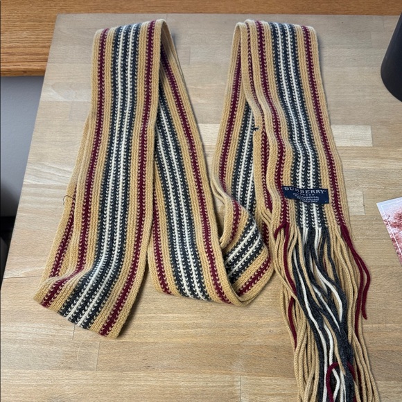 Authentic Long Skinny Burberry Wool Scarf with Fringe - Picture 3 of 7